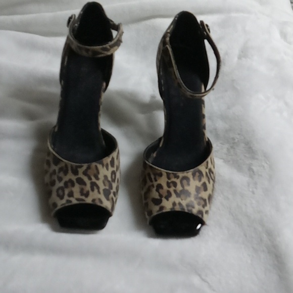 Shoes - Picture 2 of 4